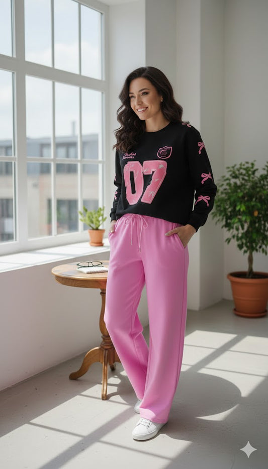 Black Winter '07' Graphic Sweatshirt & Bubblegum Pink Wide-Leg Trousers